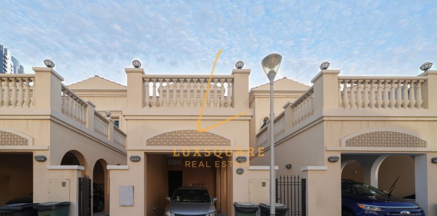 Villa in Dubai, UAE 1 bedroom, 180 sq.m. № 766380