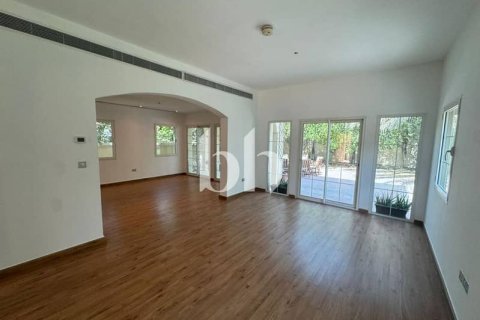 Üürile anda villa asukohaga Jumeirah Village Triangle, Dubai, AÜE: 2 magamistoaga, 708 m² Nr 643785 - pilt 2