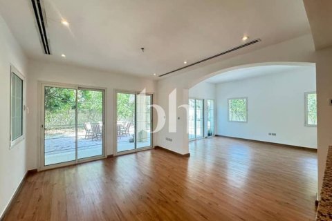 Üürile anda villa asukohaga Jumeirah Village Triangle, Dubai, AÜE: 2 magamistoaga, 708 m² Nr 643785 - pilt 1