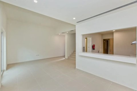 Вилла Dubai Land, Дубай, БАӘ-да 2 жатын бөлмелер, 165 м² № 677897