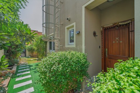 Villa en venta en Dubai Land, Dubai, EAU 4 dormitorios, 227 m2 № 677898 - foto 6