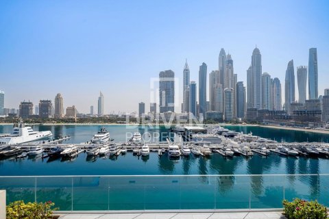 Apartment in Dubai Harbour, Dubai, UAE 1 bedroom, 73.11 sq.m. № 741912 - photo 13