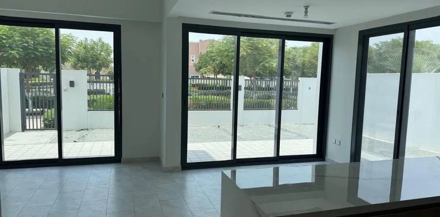 Adosado en Dubai, EAU 4 dormitorios, 230 m² № 700071