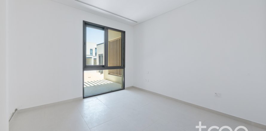 Casa urbana em Dubai, EAU 4 quartos № 733943