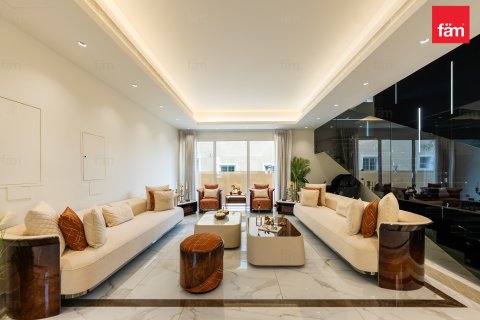 Villa til salg i Dubai, UAE 7 soveværelser, 604.6 kvm № 678248 - foto 4