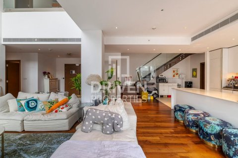 Duplex sa City Walk, Dubai, UAE 4 silid-tulugan, 273 sq.m. № 653017 - larawan 3