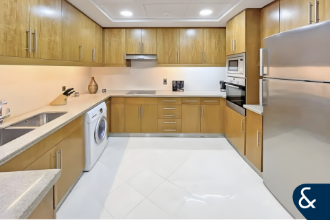 Apartment in Dubai Marina, Dubai, UAE 2 bedrooms, 155 sq.m. № 698199 - photo 6