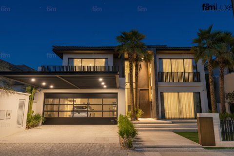 Villa in Palm Jumeirah, Dubai, UAE 4 bedrooms, 683.7 sq.m. № 678254