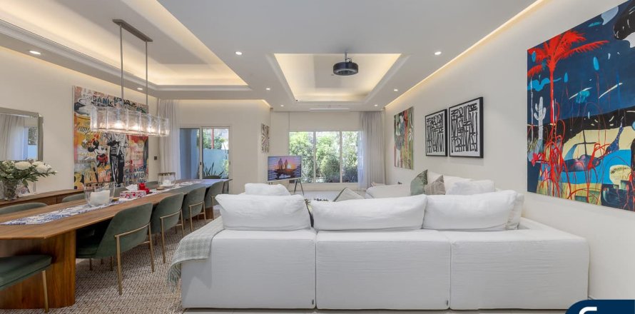 Radhus i Jumeirah Golf Estates, Dubai, UAE 3 sovrum, 267 kvm Nr. 668060