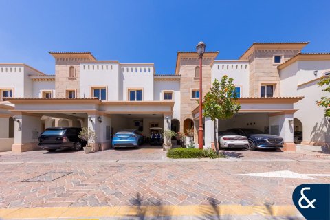 Radhus uthyres i Jumeirah Golf Estates, Dubai, UAE 3 sovrum, 267 kvm Nr. 668060 - fotografi 2