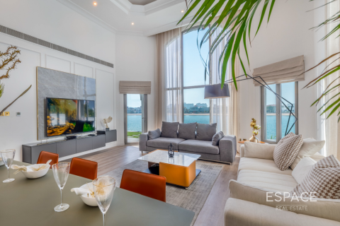Vila u Palm Jumeirah, Dubai, UAE 4 spavaćih soba, 465 m2 Br. 658572 - fotografija 2