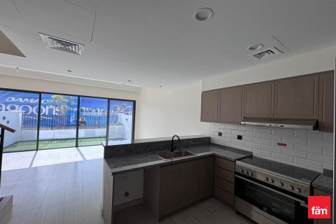 Dubai, संयुक्त अरब अमीरात में विला, 4 बेडरूम, 144 वर्ग मीटर, संख्या 687208 - फ़ोटो 5