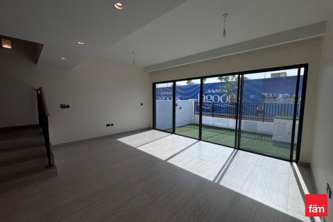 Dubai, संयुक्त अरब अमीरात में विला, 4 बेडरूम, 144 वर्ग मीटर, संख्या 687208 - फ़ोटो 2