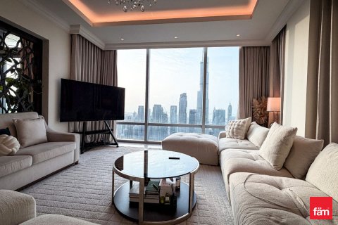 Apartment til salg i Downtown Dubai (Downtown Burj Dubai), Dubai, UAE 3 soveværelser, 30148.7 kvm № 687203 - foto 2