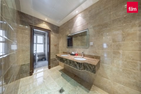 Vilë në Al Barsha, Dubai, Emiratet e Bashkuara Arabe 5 dhoma gjumi, 910.5 m2. № 726675 - Foto 18