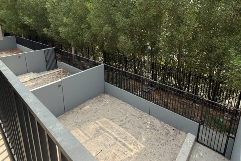 Vilë në Mudon, Dubai, Emiratet e Bashkuara Arabe 3 dhoma gjumi, 167 m2. № 738700 - Foto 6