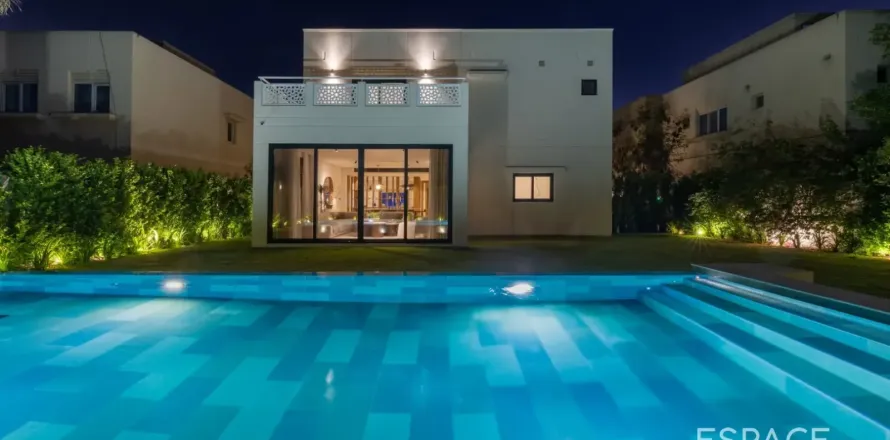 Villa à Meadows, Dubai, EAU: 5 chambres, 375 m2 № 738265