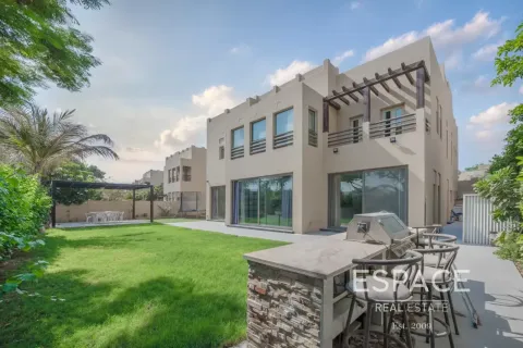 Villa para arrendamento em Meadows, Dubai, EAU 5 quartos, 489 m2 № 738262 - foto 1