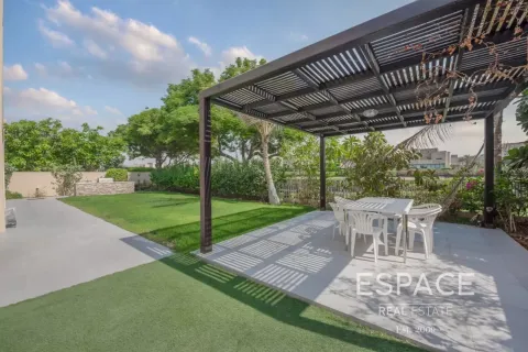 Villa para arrendamento em Meadows, Dubai, EAU 5 quartos, 489 m2 № 738262 - foto 2