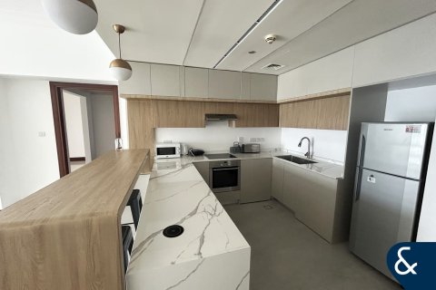 Apartamento para arrendamento em Palm Jumeirah, Dubai, EAU 1 quarto, 121 m2 № 668207 - foto 2