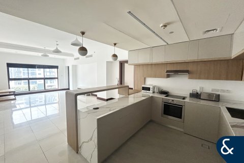 Apartamento para arrendamento em Palm Jumeirah, Dubai, EAU 1 quarto, 121 m2 № 668207 - foto 1