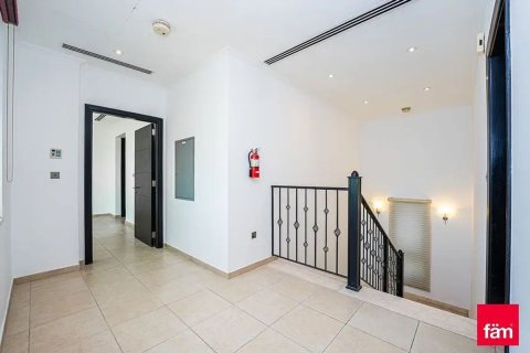 Villa te huur in Jumeirah Park, Dubai, VAE 4 slaapkamers, 790.4 vr.m., nr 720991 - foto 7
