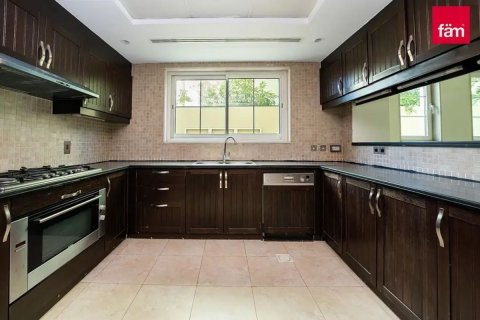 Villa te huur in Jumeirah Park, Dubai, VAE 4 slaapkamers, 790.4 vr.m., nr 720991 - foto 4