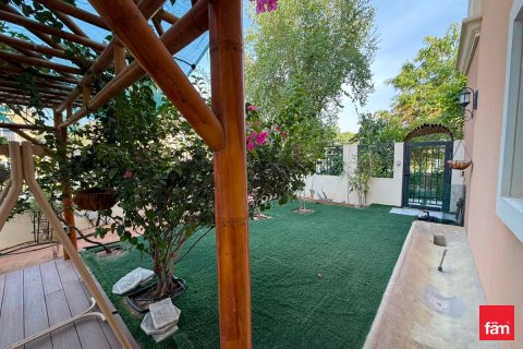 Villa in vendita a Dubai, EAU 4 camere da letto, 280 mq. № 720988 - foto 8