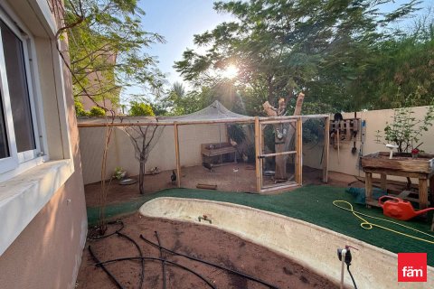 Villa in vendita a Dubai, EAU 4 camere da letto, 280 mq. № 720988 - foto 9