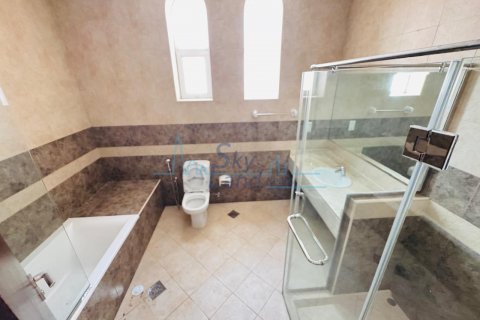 Villa in Al Barsha, Dubai, UAE 5 bedrooms, 464.5 sq.m. № 633365 - photo 18