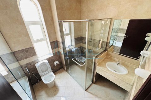 Villa in Al Barsha, Dubai, UAE 5 bedrooms, 464.5 sq.m. № 633365 - photo 25