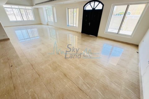 Villa in Al Barsha, Dubai, UAE 5 bedrooms, 464.5 sq.m. № 633365 - photo 4