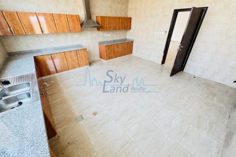 Villa in Al Barsha, Dubai, UAE 5 bedrooms, 464.5 sq.m. № 633365 - photo 8