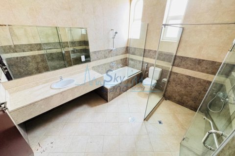 Villa in Al Barsha, Dubai, UAE 5 bedrooms, 464.5 sq.m. № 633365 - photo 20