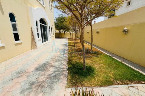 Villa in Al Barsha, Dubai, UAE 5 bedrooms, 464.5 sq.m. № 633365 - photo 24