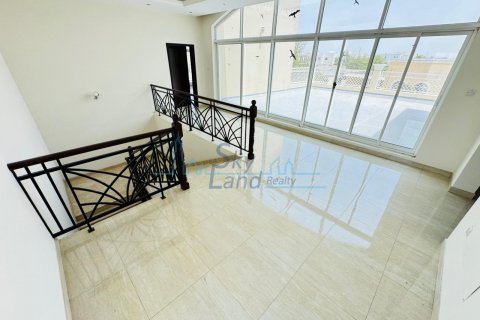 Villa in Al Barsha, Dubai, UAE 5 bedrooms, 464.5 sq.m. № 633365 - photo 5