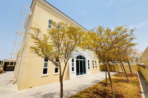 Villa in Al Barsha, Dubai, UAE 5 bedrooms, 464.5 sq.m. № 633365 - photo 3