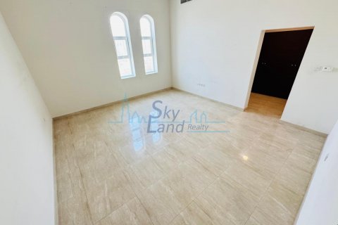 Villa in Al Barsha, Dubai, UAE 5 bedrooms, 464.5 sq.m. № 633365 - photo 14