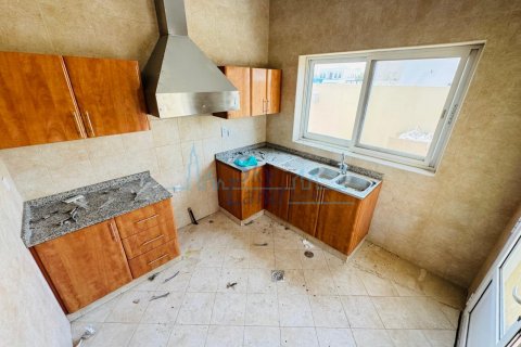 Villa in Al Barsha, Dubai, UAE 5 bedrooms, 464.5 sq.m. № 633365 - photo 9