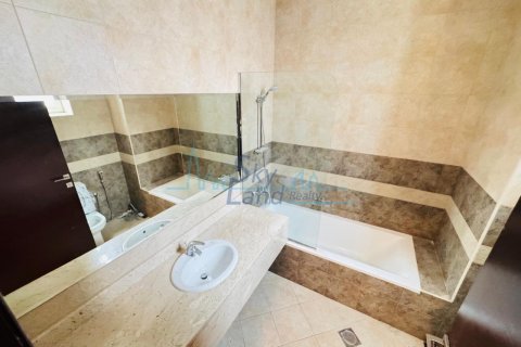 Villa in Al Barsha, Dubai, UAE 5 bedrooms, 464.5 sq.m. № 633365 - photo 19