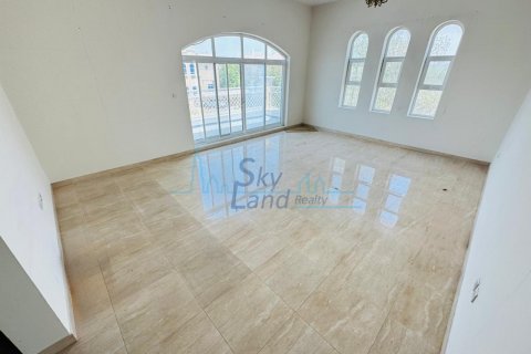 Villa in Al Barsha, Dubai, UAE 5 bedrooms, 464.5 sq.m. № 633365 - photo 6