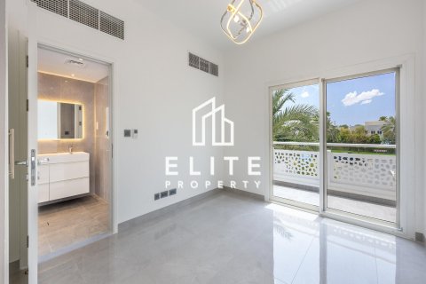 Villa Meadows, Dubaijā, AAE 4 istabas, 1221 m2 Nr. 754661 - attēls 17