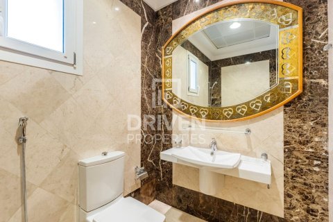 Villa in Al Barsha, Dubai, UAE 6 bedrooms, 1394 sq.m. № 653621 - photo 24