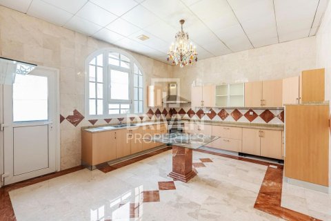 Villa in Al Barsha, Dubai, UAE 6 bedrooms, 1394 sq.m. № 653621 - photo 8