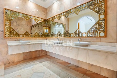 Villa in Al Barsha, Dubai, UAE 6 bedrooms, 1394 sq.m. № 653621 - photo 23