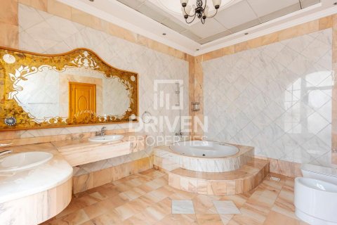 Villa in Al Barsha, Dubai, UAE 6 bedrooms, 1394 sq.m. № 653621 - photo 15