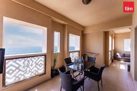 Huoneisto Palm Jumeirah, Dubai, Arabiemiraatit 3 makuuhuonetta, 219.7 m2 № 715320