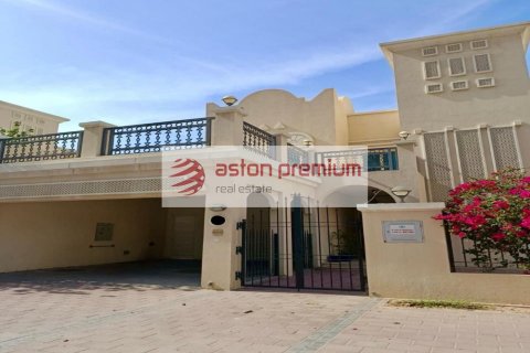 Villa til leje i Jumeirah Village Circle, Dubai, UAE 2 soveværelser, 767 kvm № 753853 - foto 2