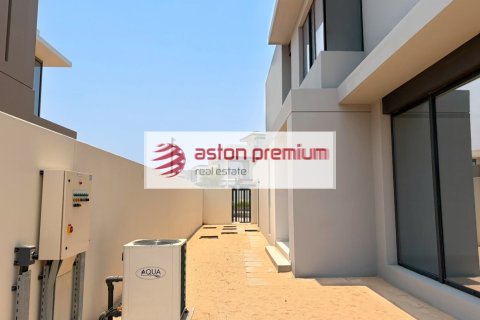 Villa sa Jebel Ali, Dubai, UAE 5 silid-tulugan, 671 sq.m. № 753857 - larawan 18