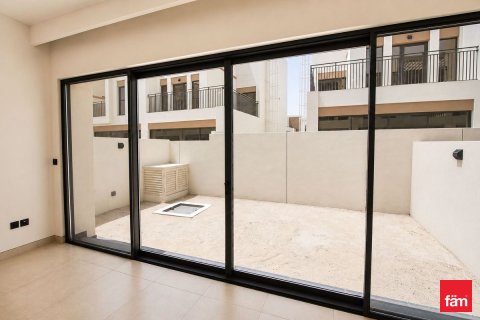Řadový dům v Dubai, SAE 5 ložnice, 184 m² Č.: 714957
